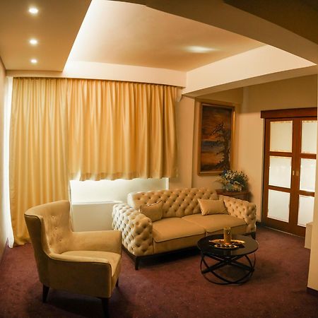 Hotel Лакташи Екстер'єр фото