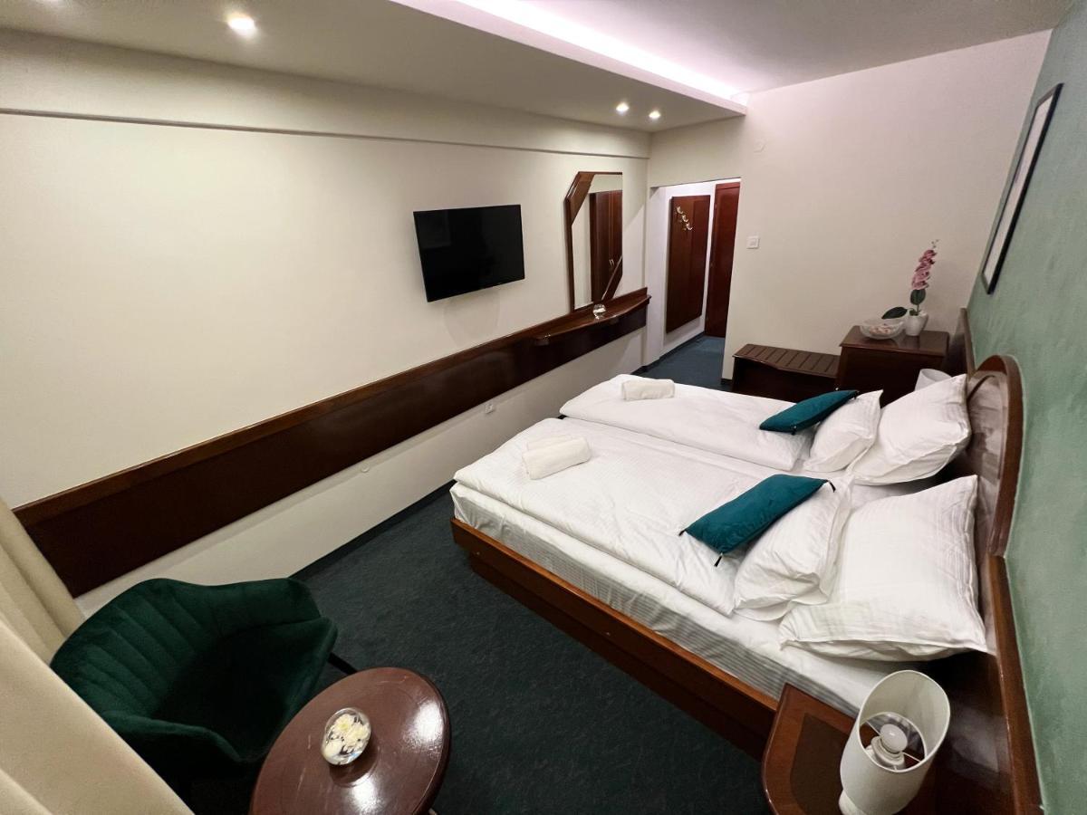 Hotel Лакташи Екстер'єр фото