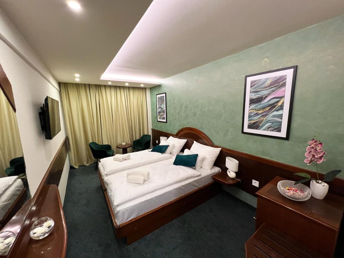 Hotel Лакташи Екстер'єр фото
