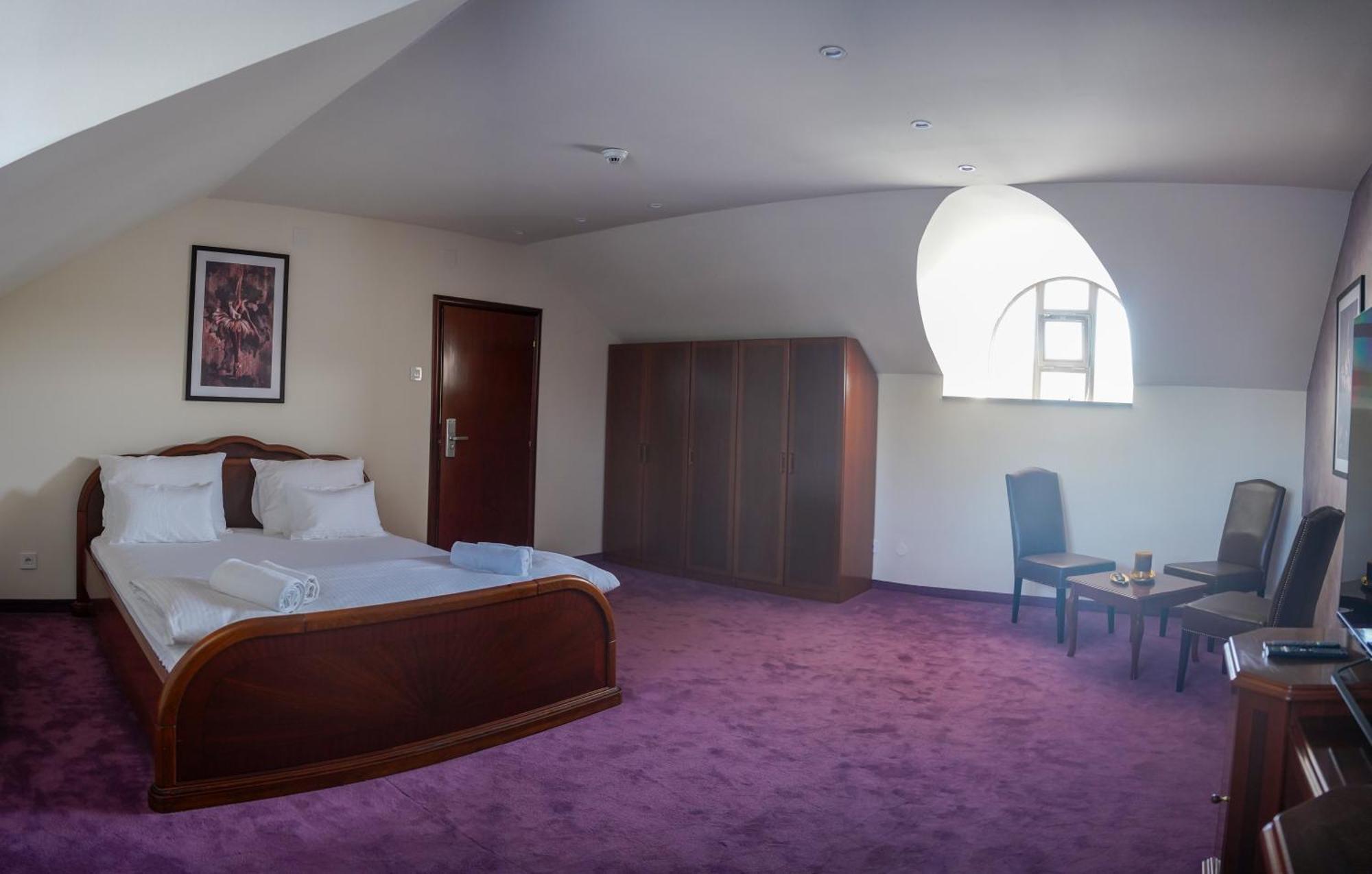 Hotel Лакташи Екстер'єр фото