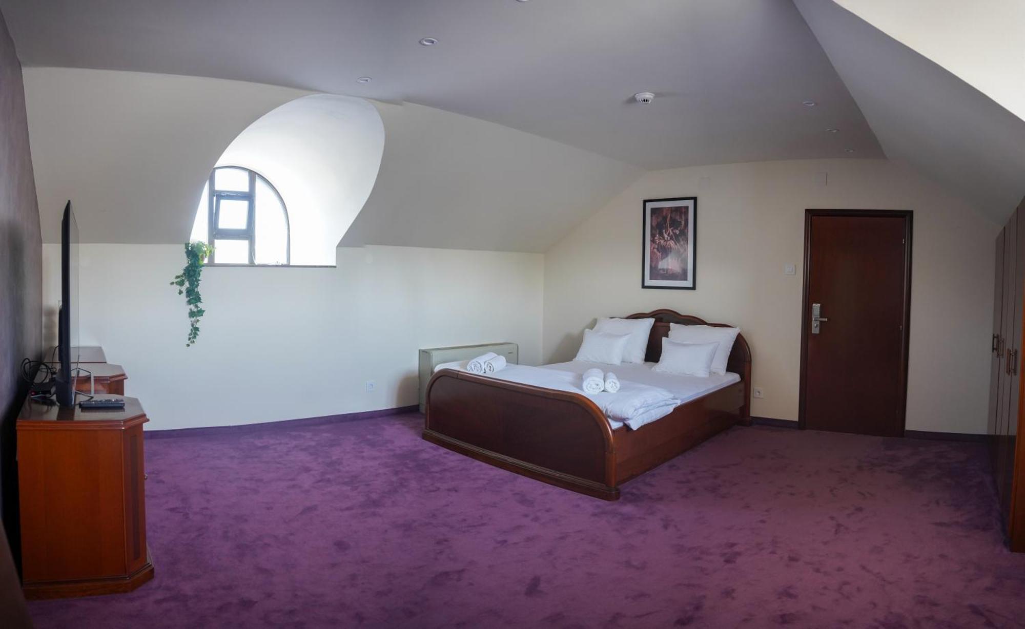 Hotel Лакташи Екстер'єр фото