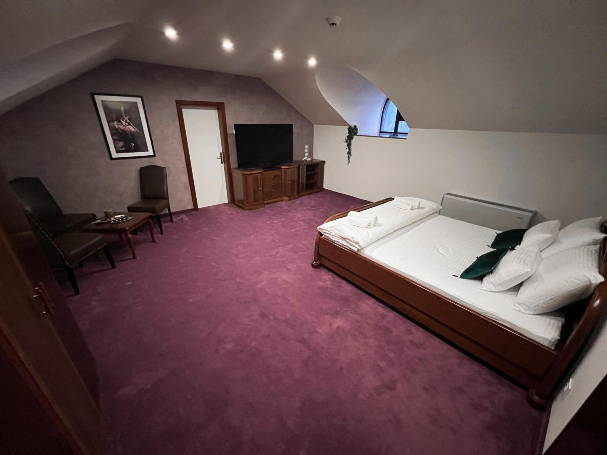 Hotel Лакташи Екстер'єр фото