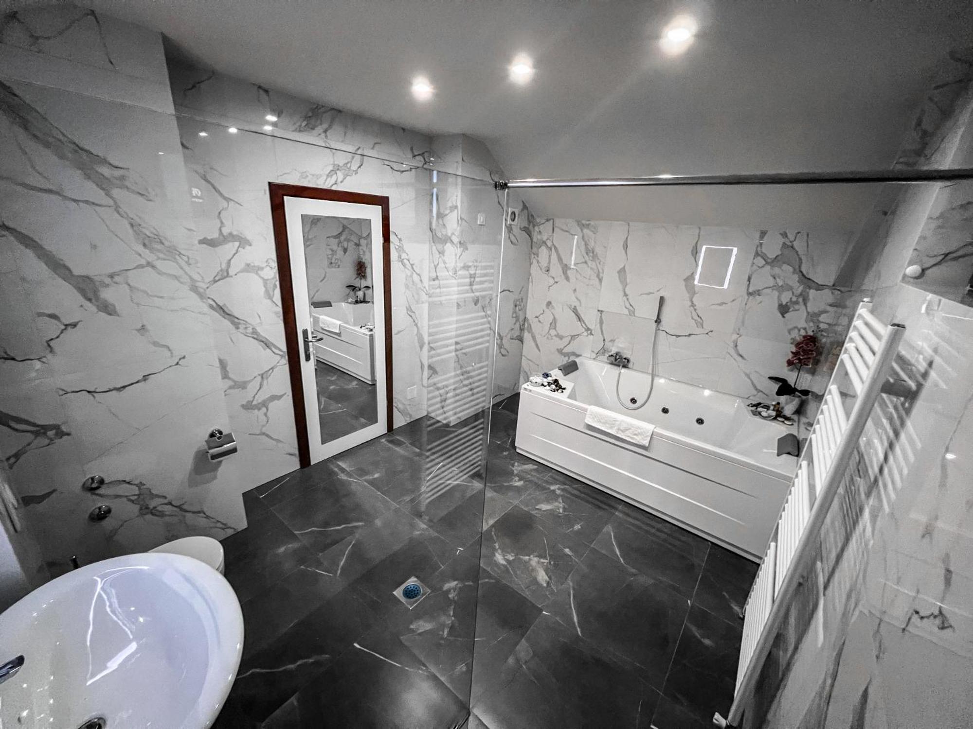 Hotel Лакташи Екстер'єр фото