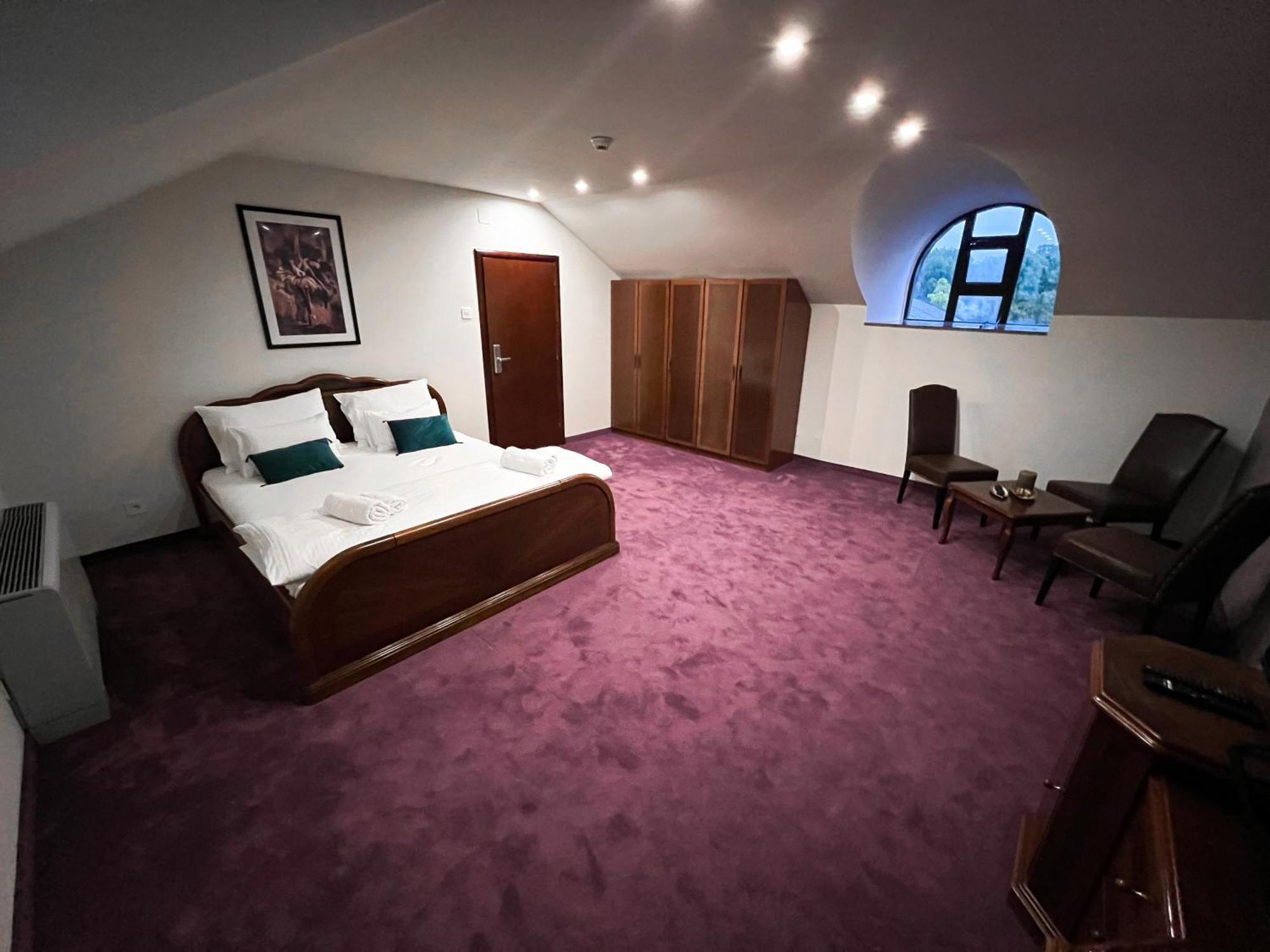 Hotel Лакташи Екстер'єр фото