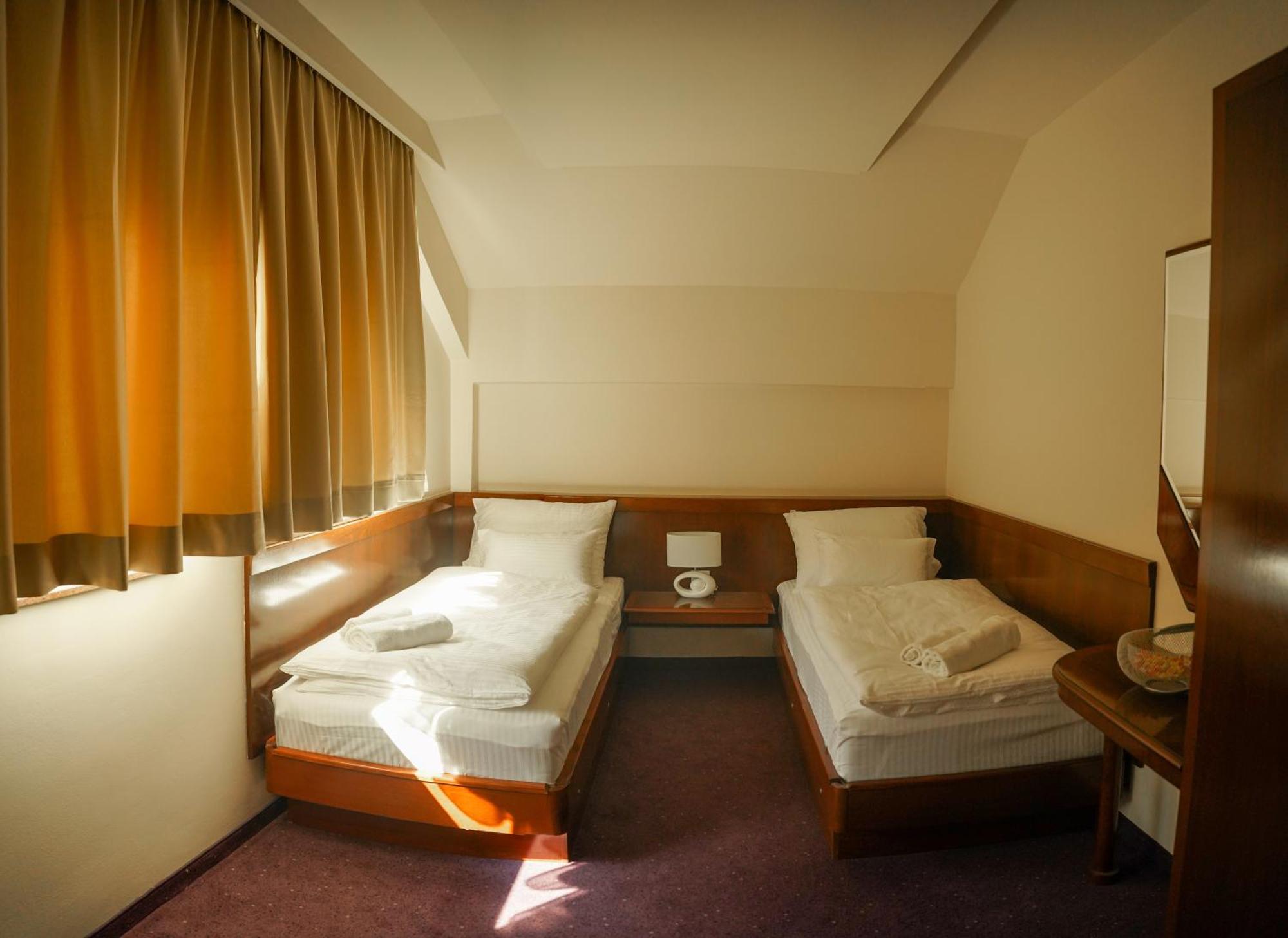 Hotel Лакташи Екстер'єр фото