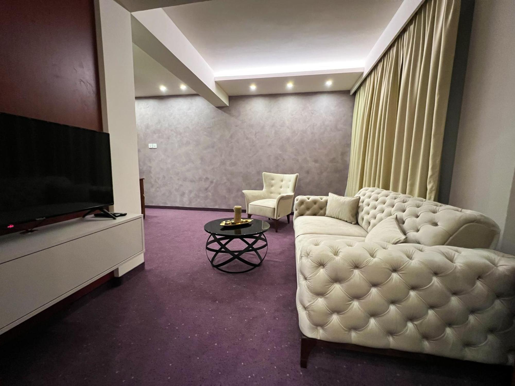 Hotel Лакташи Екстер'єр фото