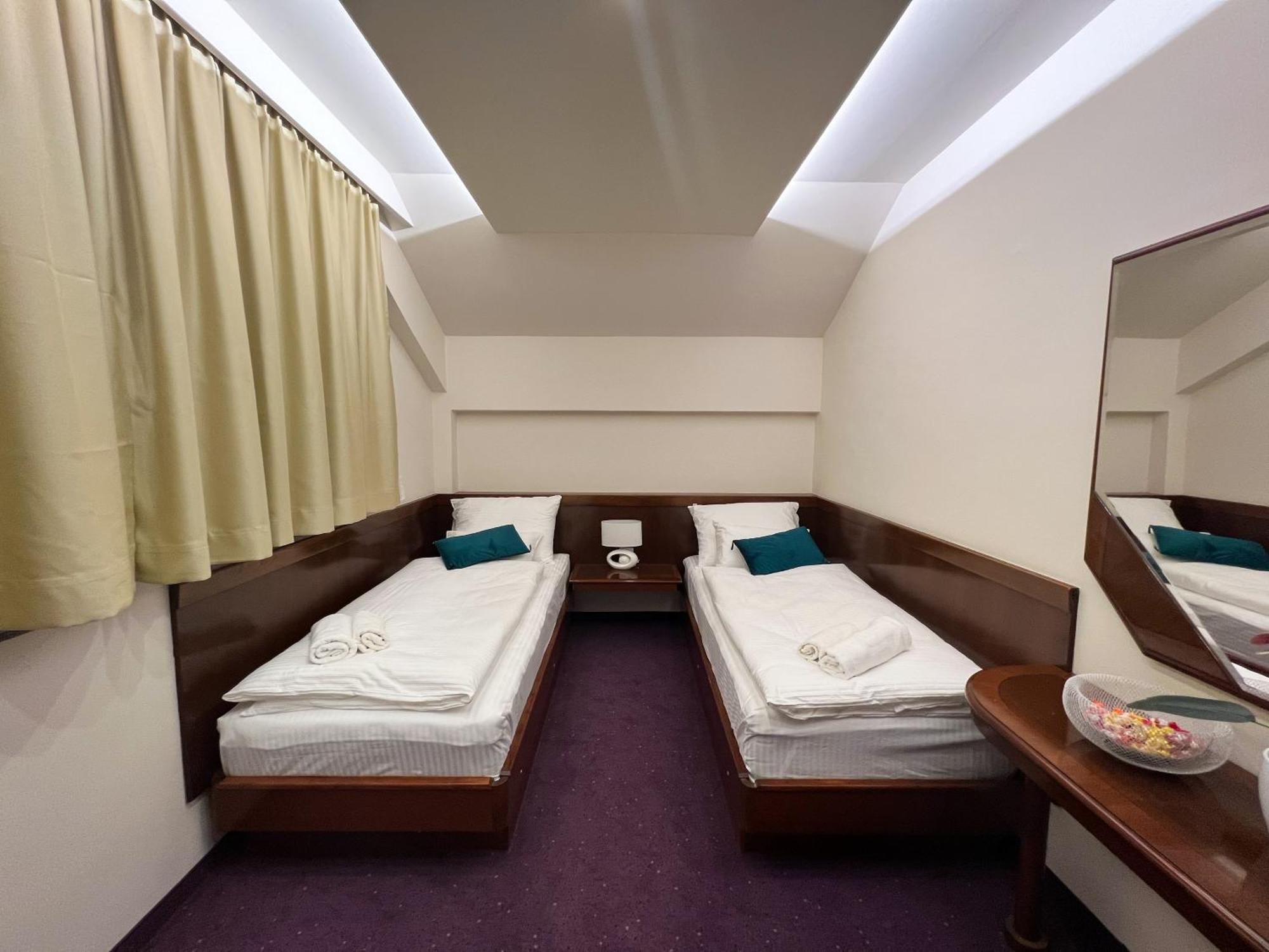 Hotel Лакташи Екстер'єр фото